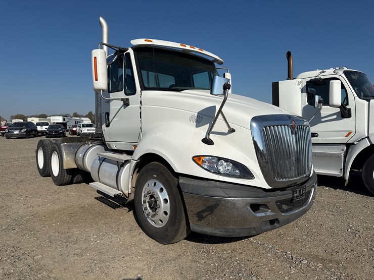 2011-international-prostar-image-3