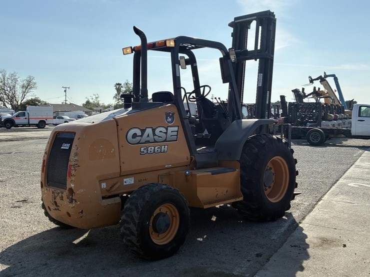 2015-case-586h-image-3