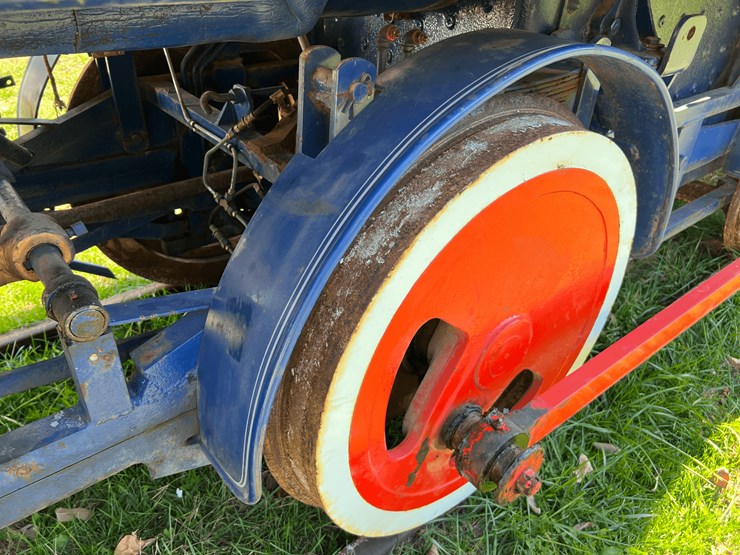 frick-steam-locomotive-with-track-image-173