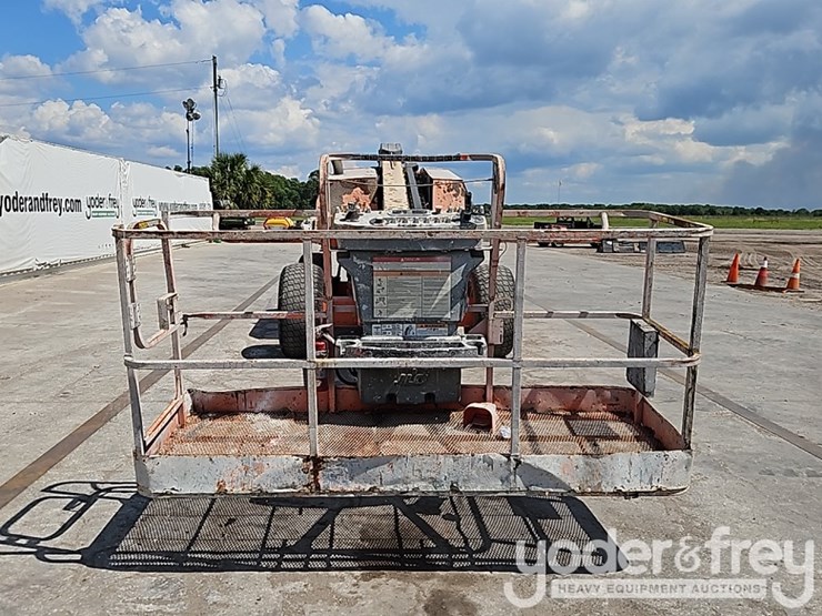 2016-jlg-600s-image-11