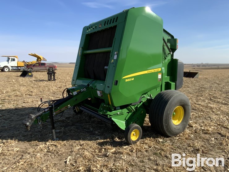 2021-john-deere-560m-image-1