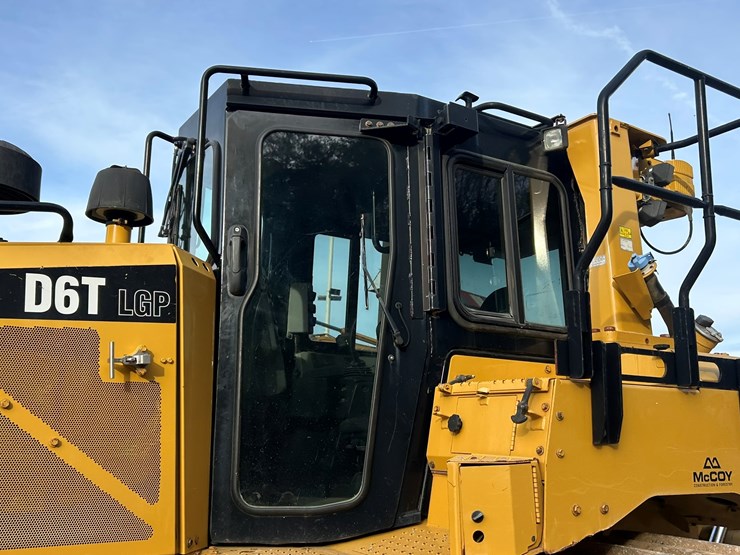 2015-caterpillar-d6t-lgp-image-60