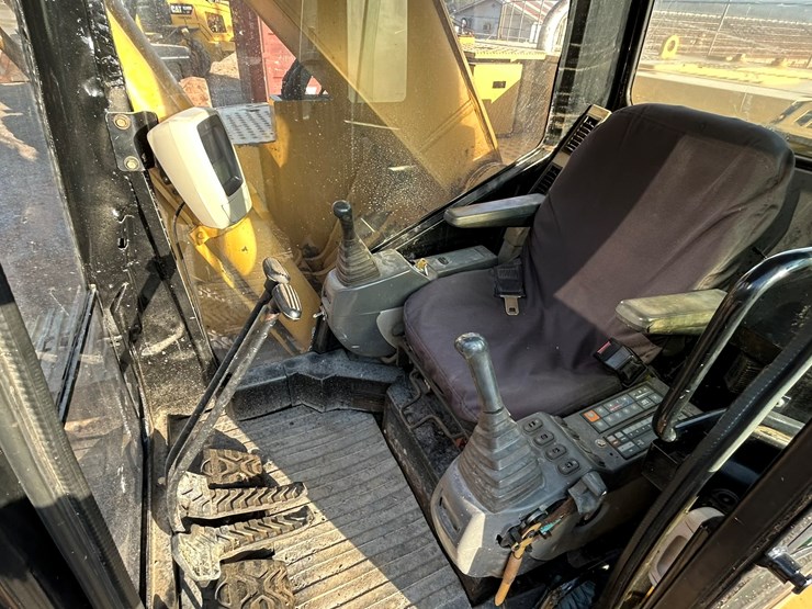 2004-caterpillar-321c-image-52