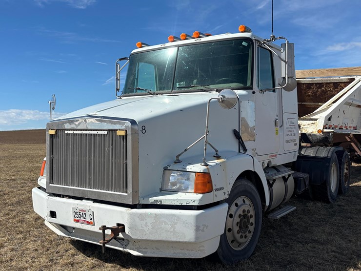 1996-volvo-aero-semi-image-1