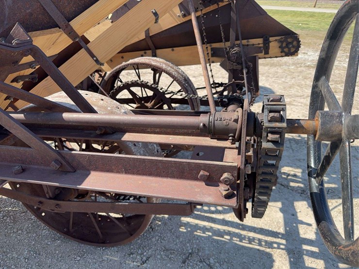 1926-john-deere-corn-picker-image-16
