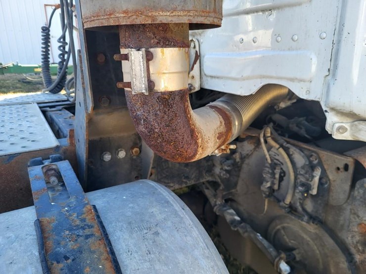 2013-freightliner-ca125dc-tandem-axle-day-cab-semi-image-34