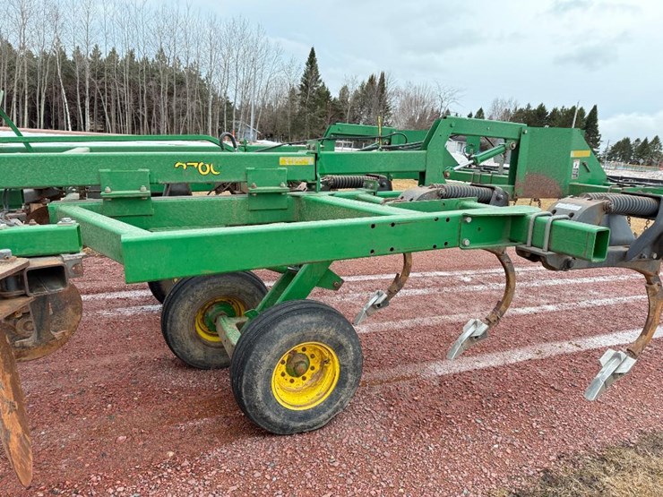 john-deere-2700-image-11