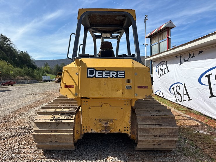 2006-deere-700j-image-4