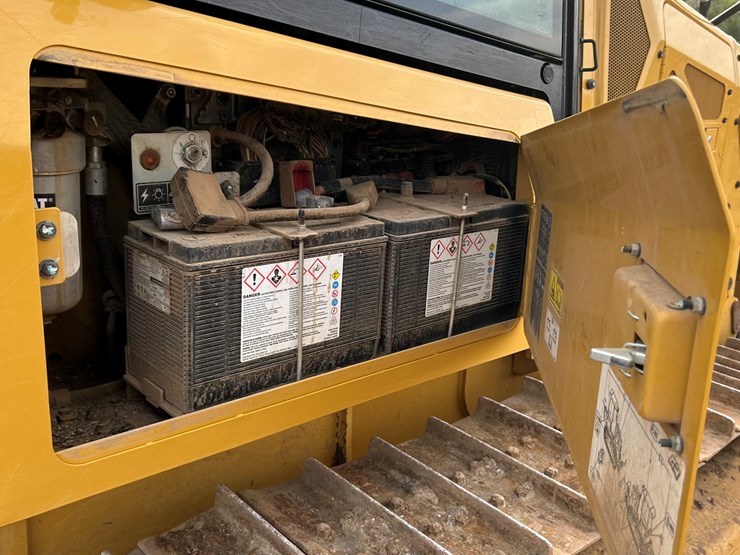 2023-caterpillar-d1-image-35