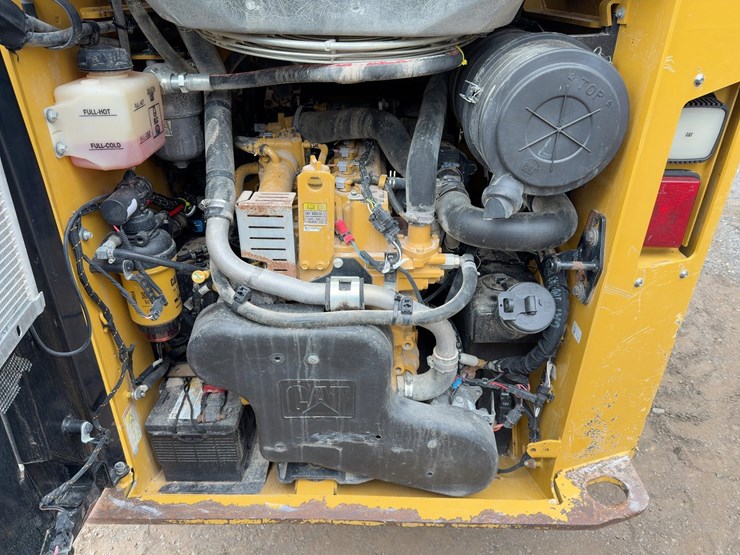 2020-caterpillar-259d3-image-18