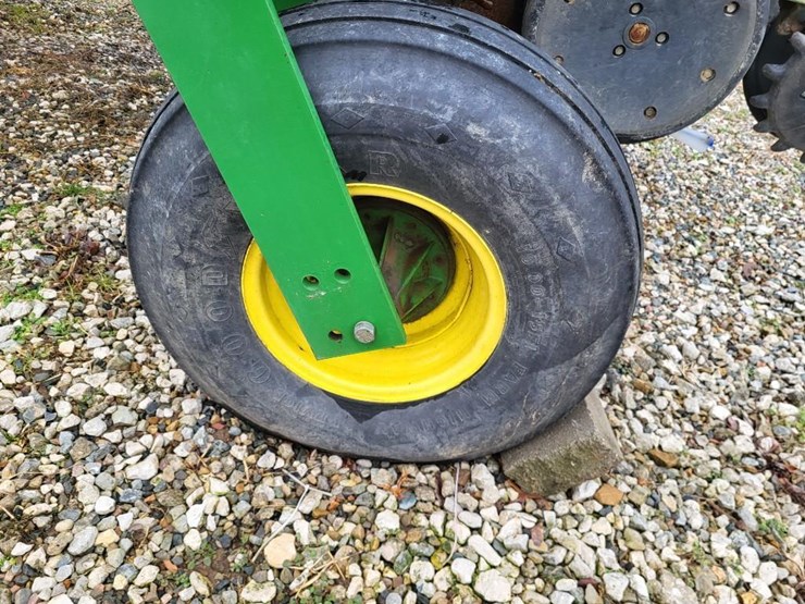 2010-john-deere-1770nt-image-33