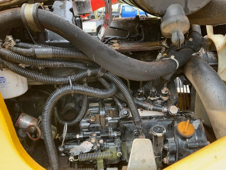 #360-•-2000-komatsu-4x4-utility-backhoe-image-18