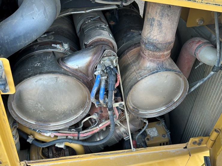 2015-caterpillar-d6t-lgp-image-36