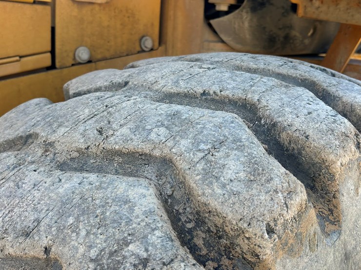 2010-deere-544k-image-85