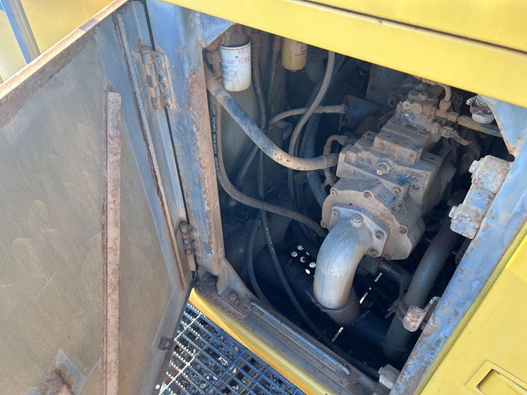 2006-deere-650d-lc-image-30