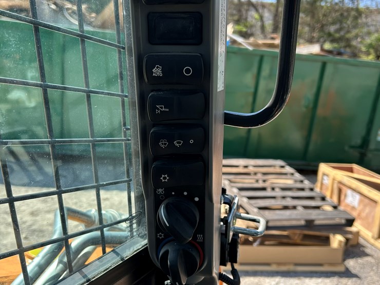 2023-case-tv450b-image-47