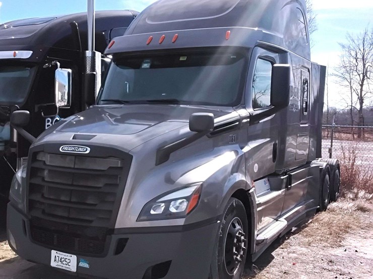 2020-freightliner-cascadia-126-image-2