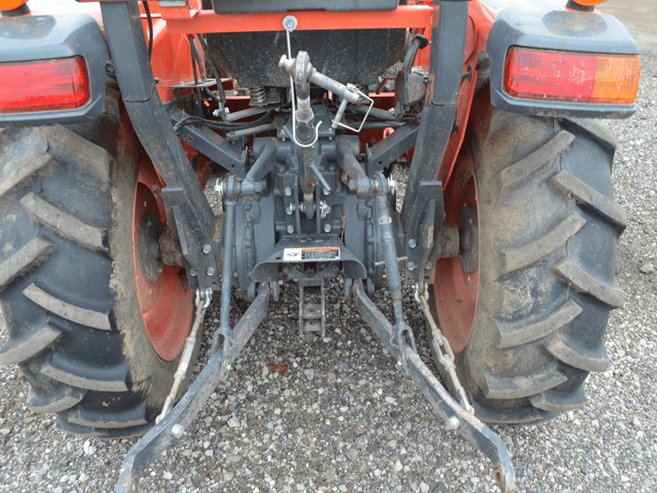 kubota-3301dt-with-la525-loader-image-15