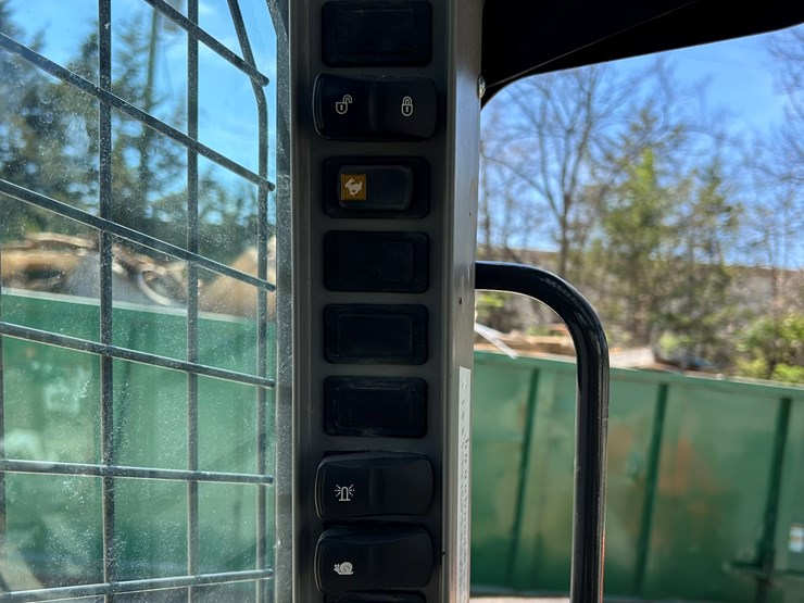 2023-case-tv450b-image-48