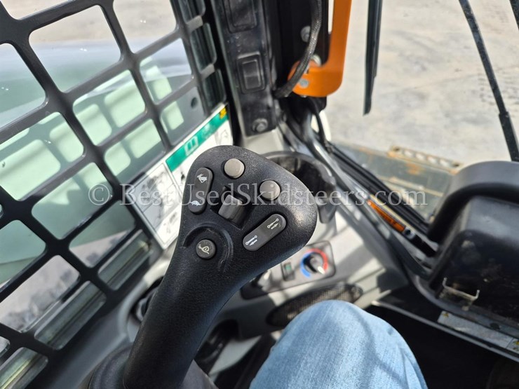 2023-bobcat-t770-image-25