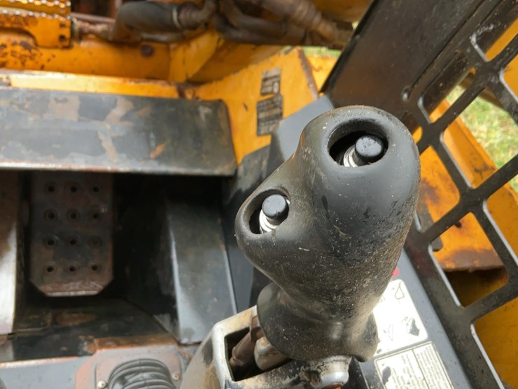 2003-deere-ct332-image-17