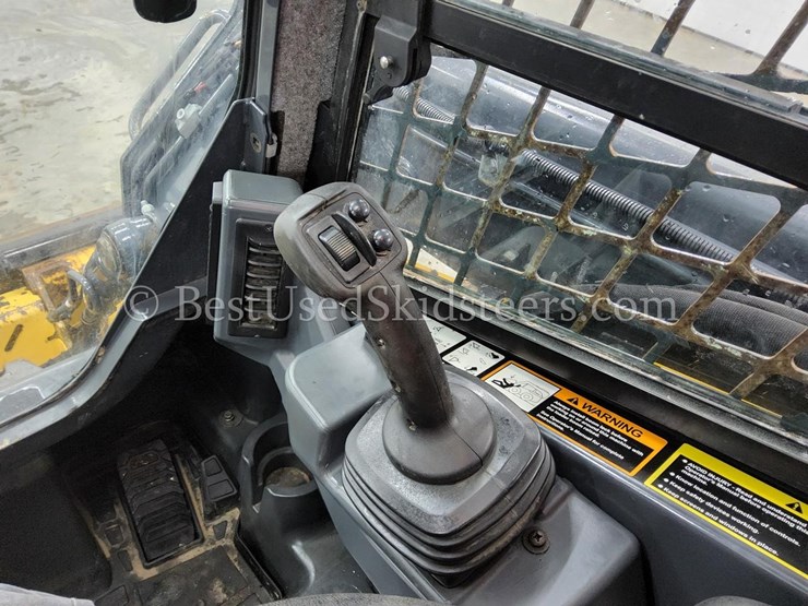 2019-deere-325g-image-12