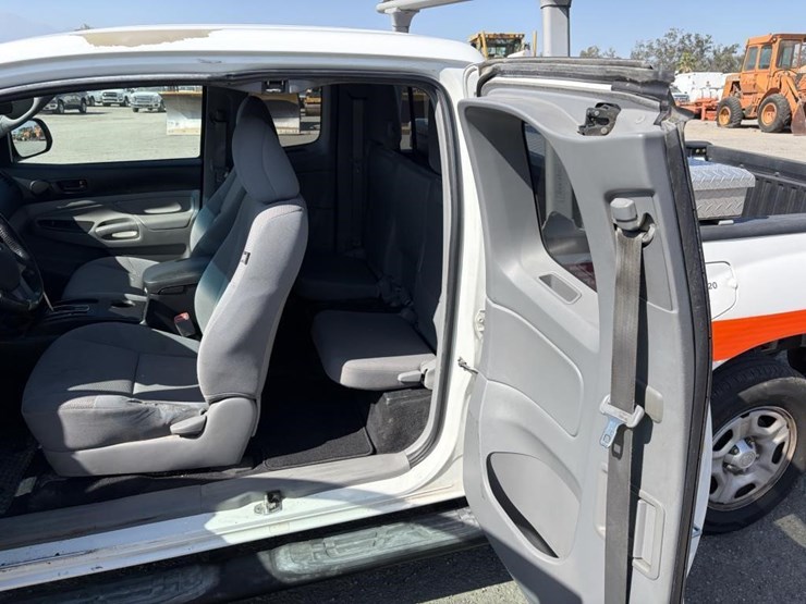 2013-toyota-tacoma-image-11