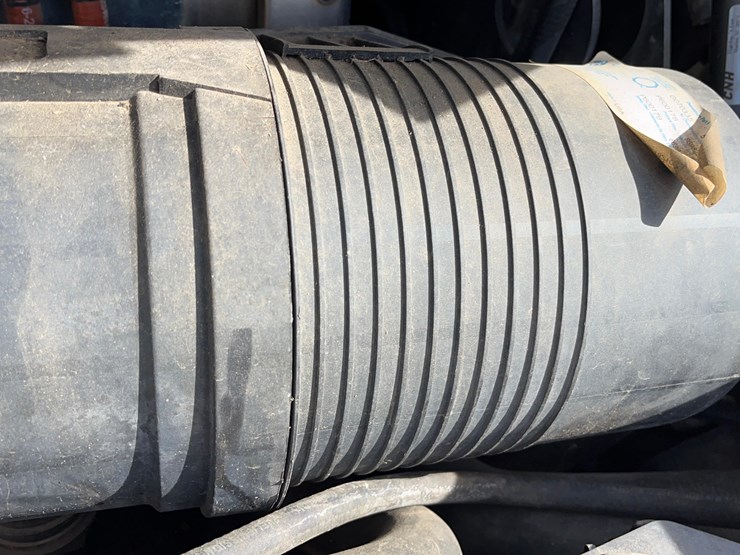 new-holland-l320-image-37