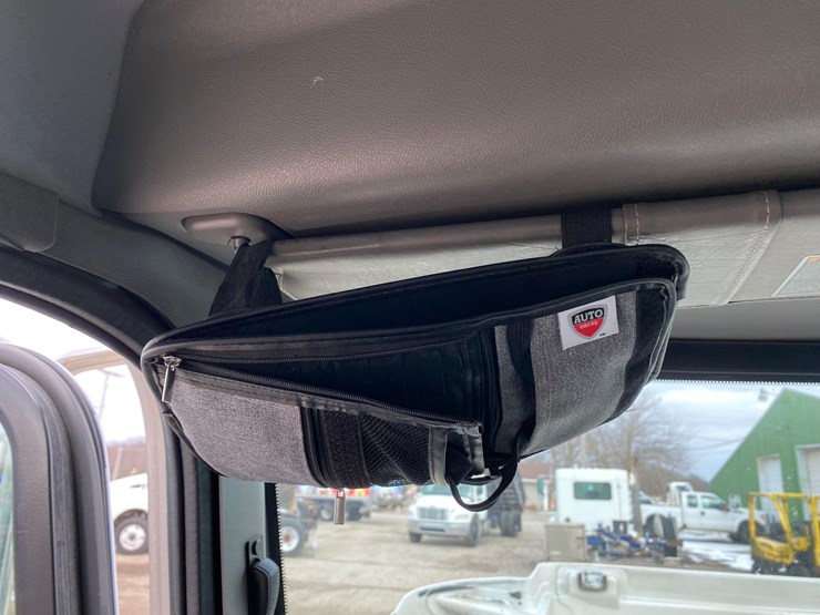 2016-peterbilt-325-image-64