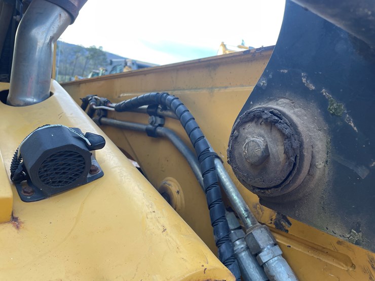 2006-deere-325-image-25