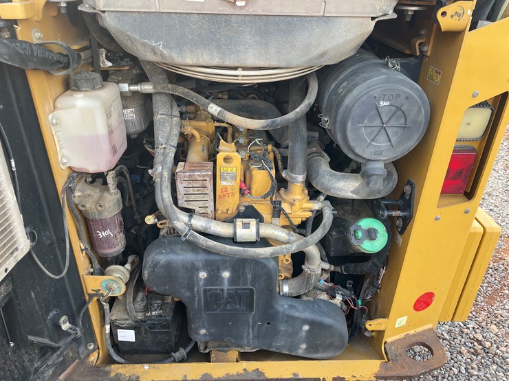 2017-caterpillar-259d-image-32