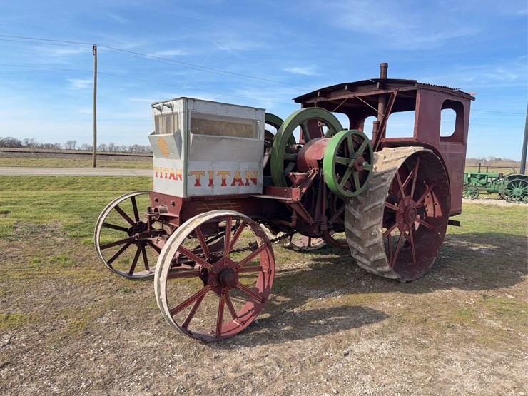 25hp-international-type-d-titan-image-7