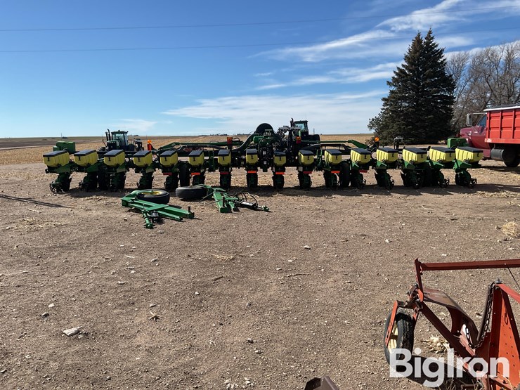 2014-john-deere-1720-image-6