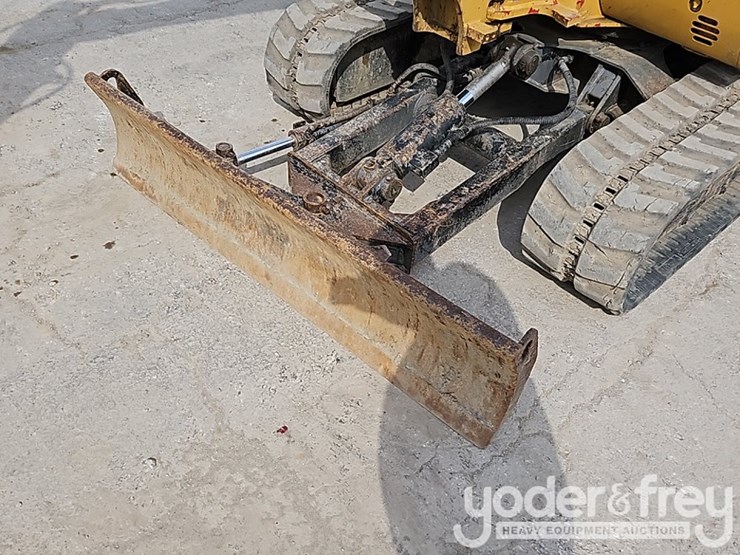 2014-takeuchi-tb235-image-8