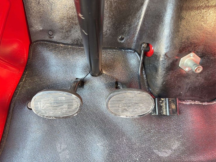 1937-international-d2-panel-truck-image-26