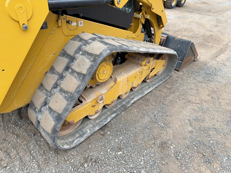 2023-caterpillar-279d3-image-13