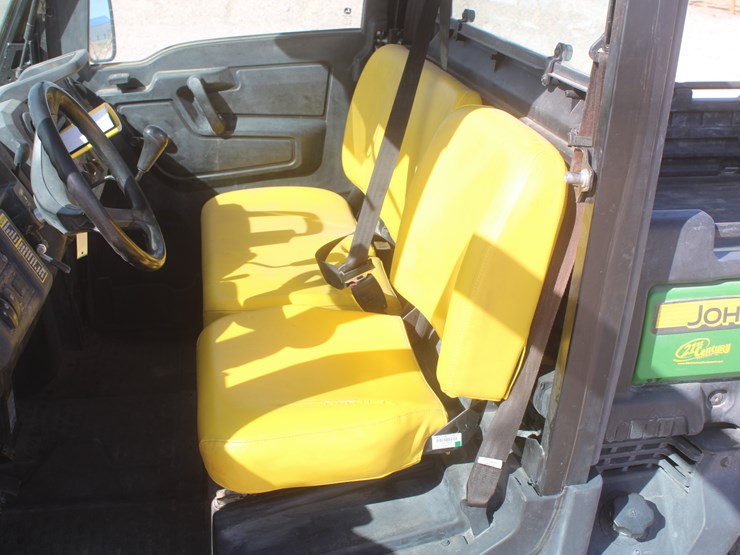 2019-john-deere-gator-image-18