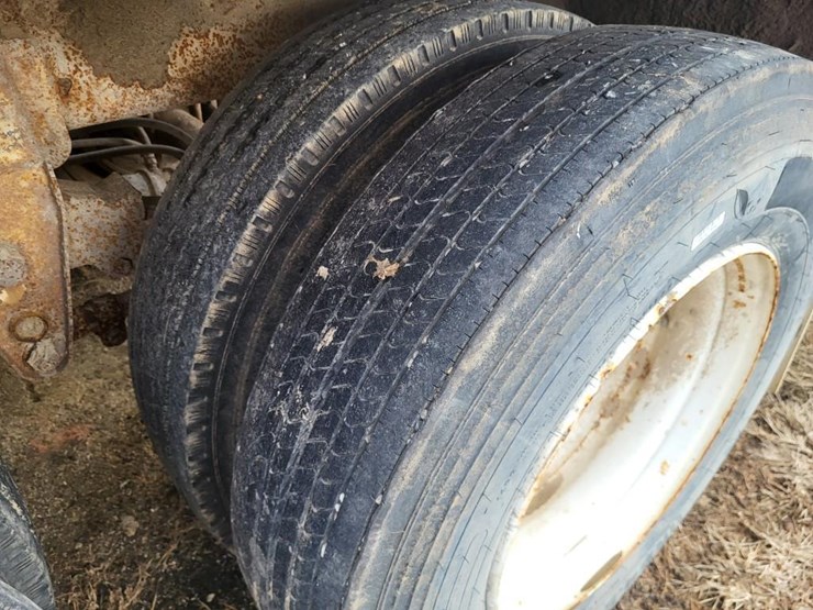 1996-warren-tandem-axle-feed-semi-trailer-image-22