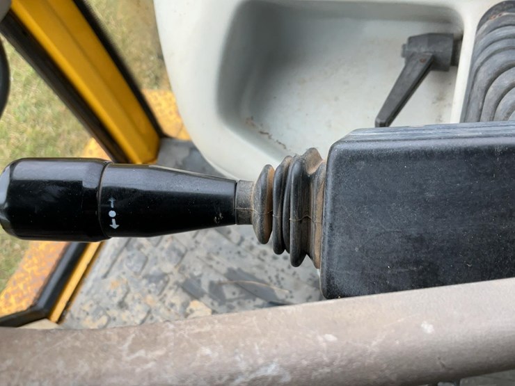 #360-•-2000-komatsu-4x4-utility-backhoe-image-31