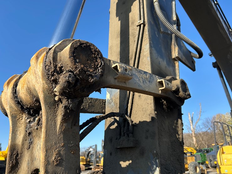 2019-deere-350g-lc-image-23