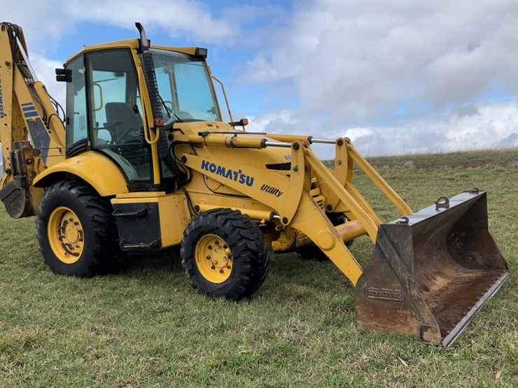 #360-•-2000-komatsu-4x4-utility-backhoe-image-9