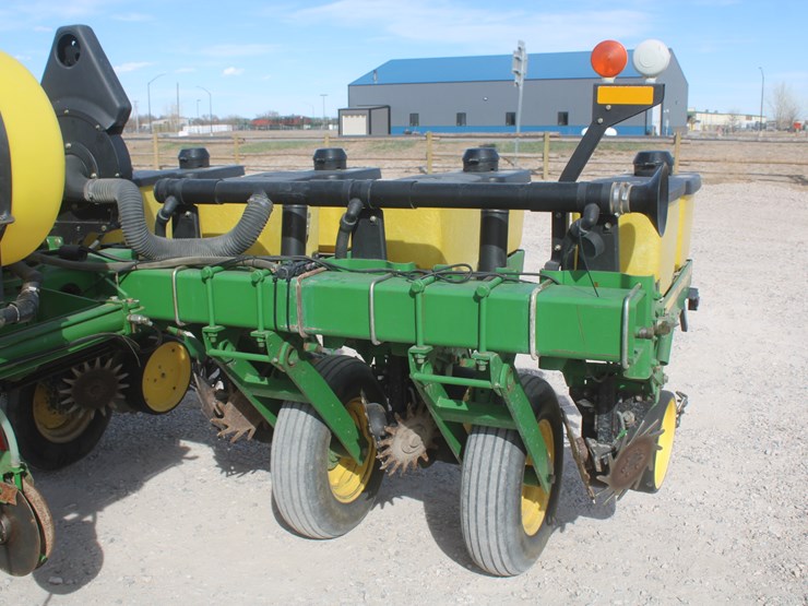 john-deere-7200-image-32