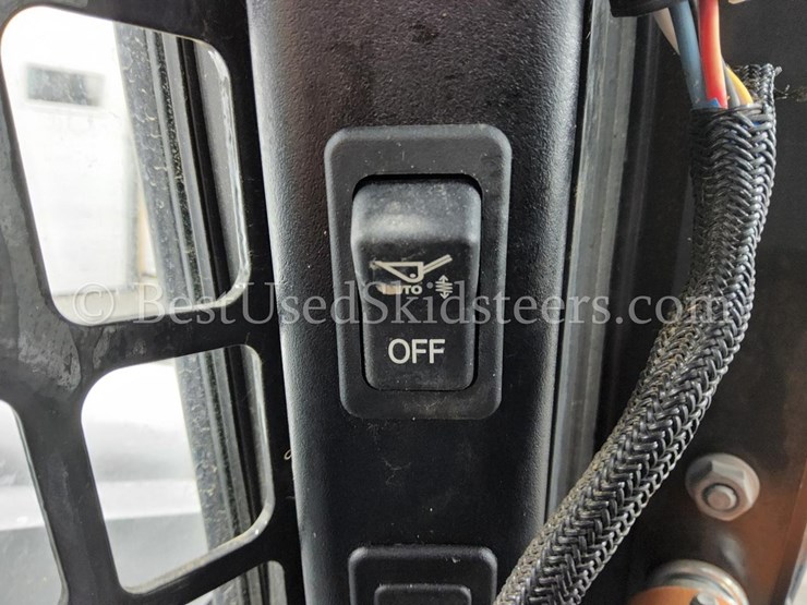 2023-bobcat-t740-image-29