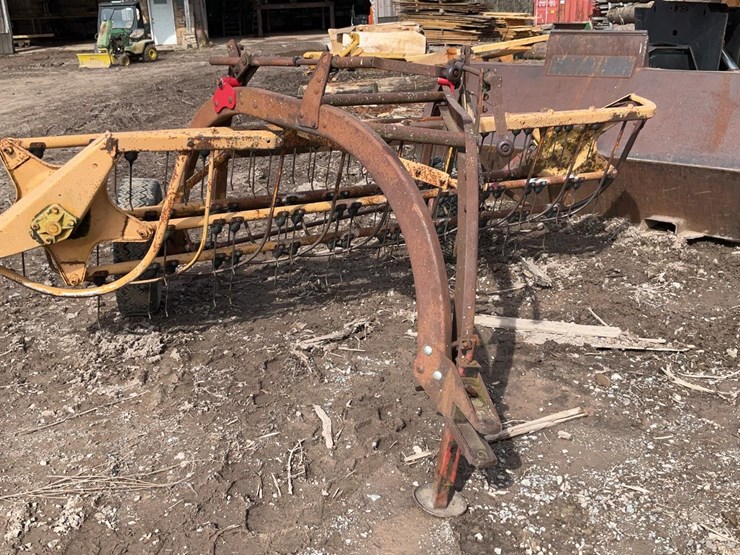 #712-•-new-holland-rollbar-rake-image-1