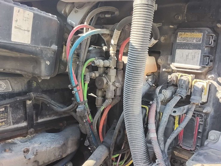 2019-peterbilt-579-image-10