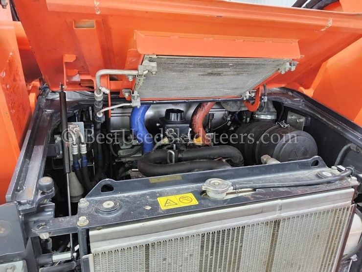 2019-kubota-svl95-2-skid-steer-loader-image-17