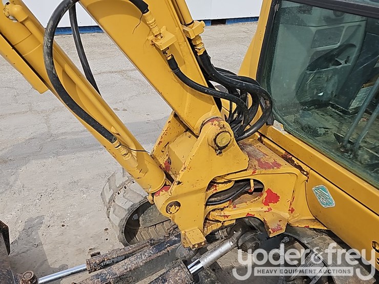 2014-takeuchi-tb235-image-13