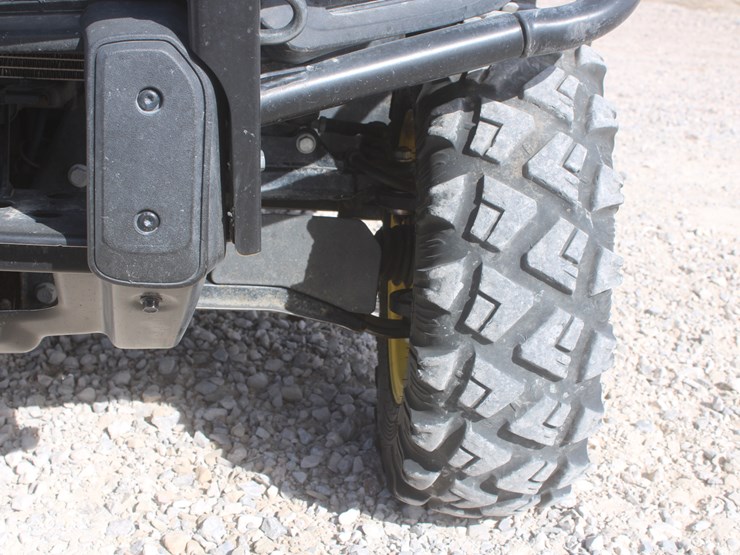 2019-john-deere-gator-image-41