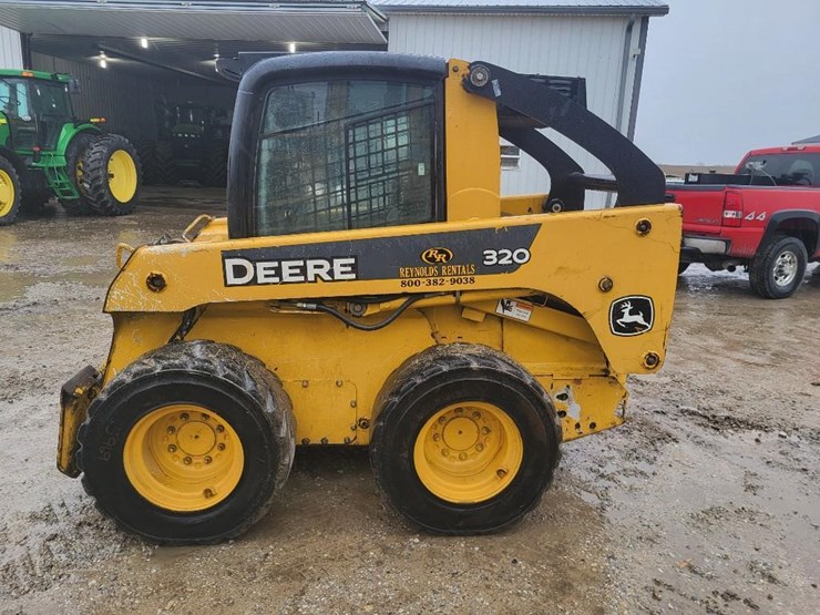 deere-320-image-2