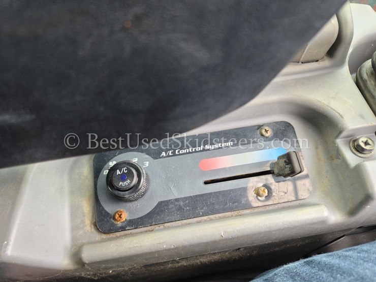 2021-kubota-svl95-2-skid-steer-loader-image-13